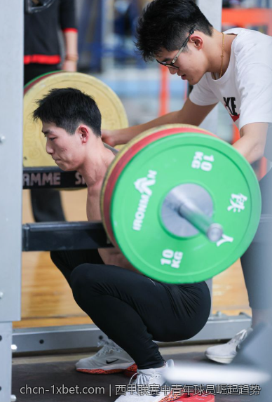 资深游泳教练分享高效训练计划